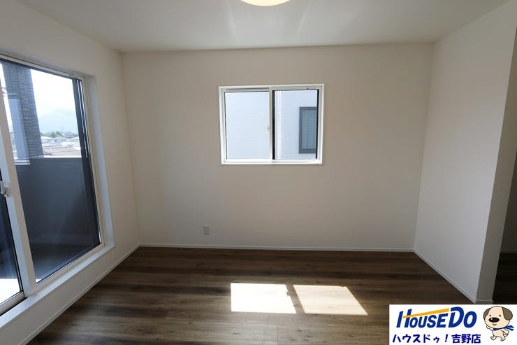 2階洋室6帖。バルコニー・WIC付き。