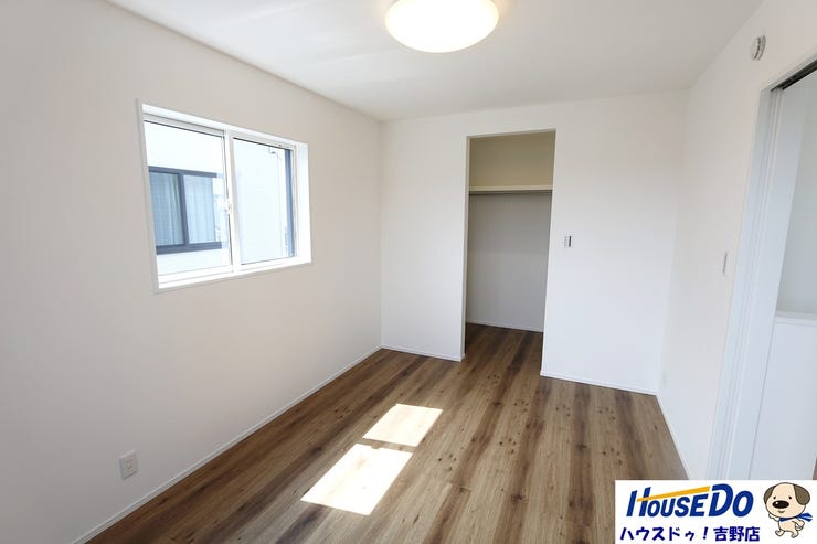 2階洋室6帖。バルコニー・WIC付き。