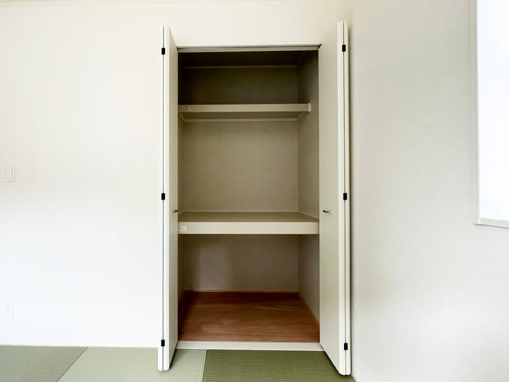 室内(2025年8月)撮影
◎本日案内可能◎
普段よく使う家事用品やお子様のおもちゃなどたっぷり収納できます♪