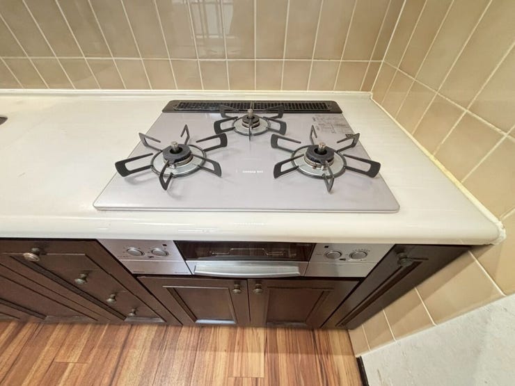 コンロは3口!
同時にお料理ができるのがポイントです。