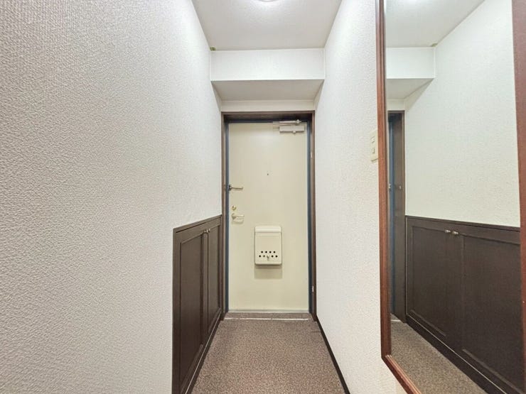 玄関は段差がなく、バリアフリー!
シューズボックスも壁に埋め込み式なので、玄関が広く使えます。