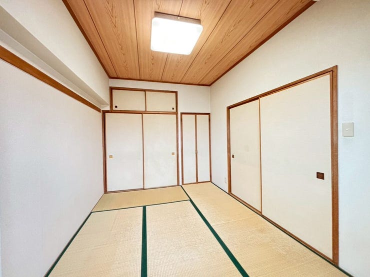 6帖の和室になります。
リビング横なので客間としてのご利用や、お子様の遊び場としても最適!