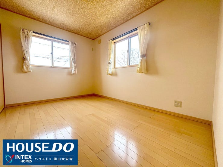 【洋室】
北側洋室はWICもあり収納豊富!
ランドセル・教科書・習い事グッズもスッキリ収まります