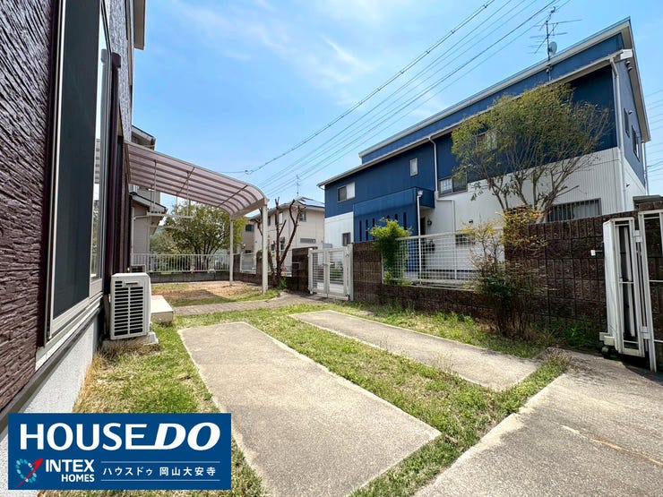 【駐車場・南庭】
駐車場は、合計3台駐車可能です!
夫婦1台ずつ+来客用 or 将来の子ども用にも対応できますね