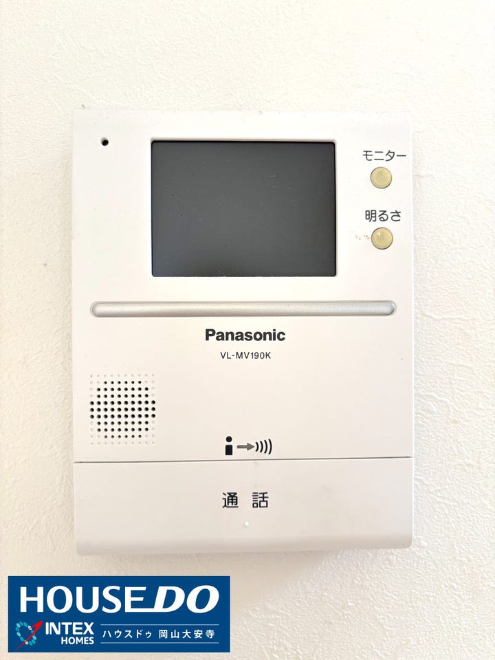 モニター機能付きインターホンで、来客の顔を見れるので、防犯対策ばっちりですね!!