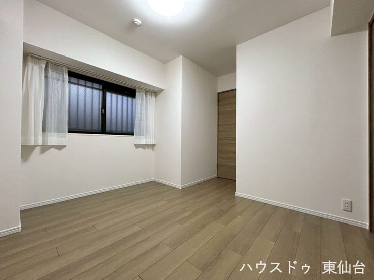 東側の個室感のある落ち着いた洋室です♪