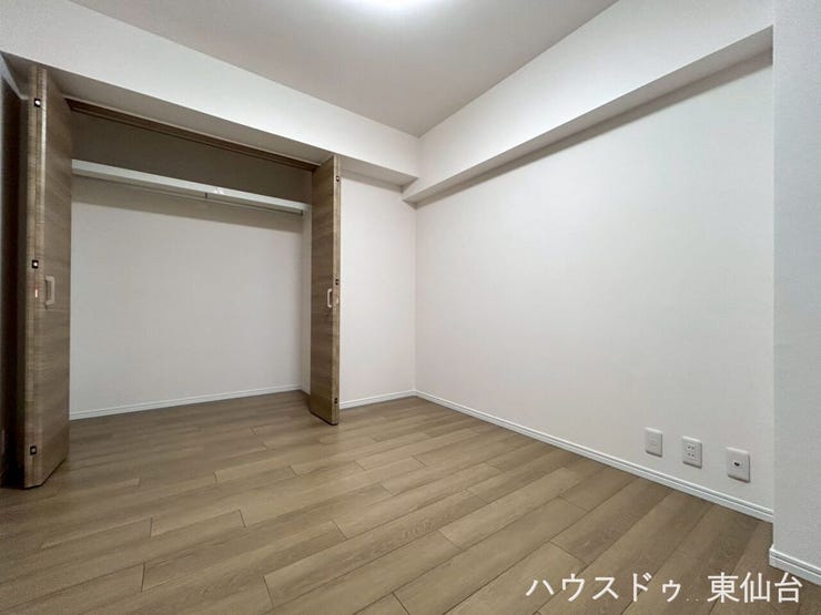 大きなクロゼットはお洋服以外にもたくさん収納できますね♪