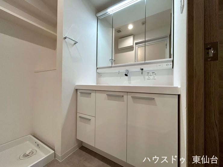 うれしい三面鏡♪ピカピカの洗面台です♪