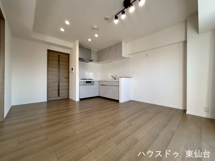 L字型のキッチンでリビングが広く感じられます♪