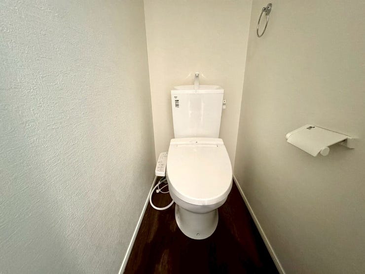 【Toilet】清潔感があり、落ち着いたデザインのトイレ。家族みんなが快適に使えます。