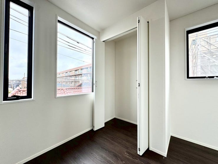 【Bedroom】クローゼット完備で収納力◎。家具の配置もしやすい機能的な洋室です。