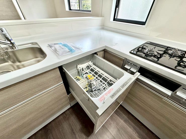 【kitchen】家事の時短に便利な食洗機付き。手洗い不要で毎日の負担を軽減します。
