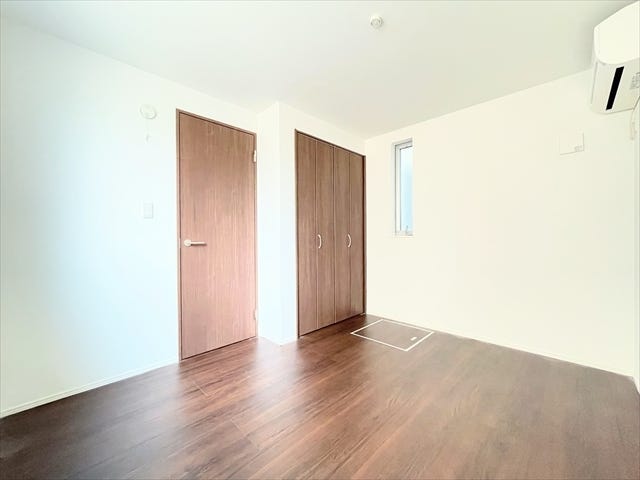 北向き部屋は柔らかな光が長時間続くので、勉強や読書など落ち着いて作業したいという方には向いているといえます。