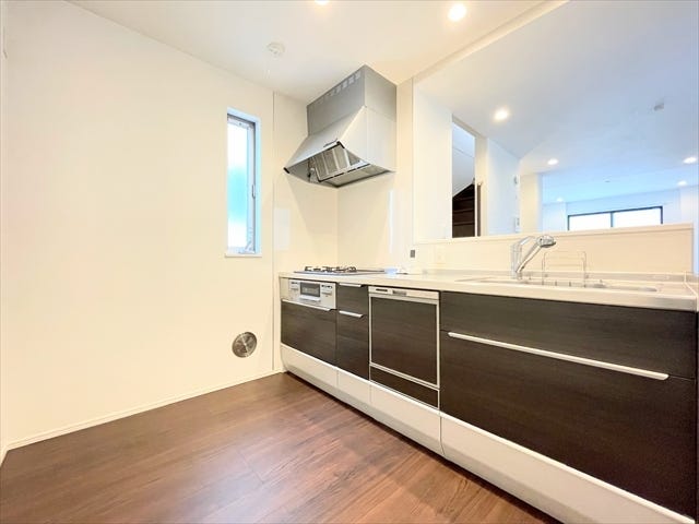 調理動線を考慮したシステムキッチンで、快適にお料理ができます。