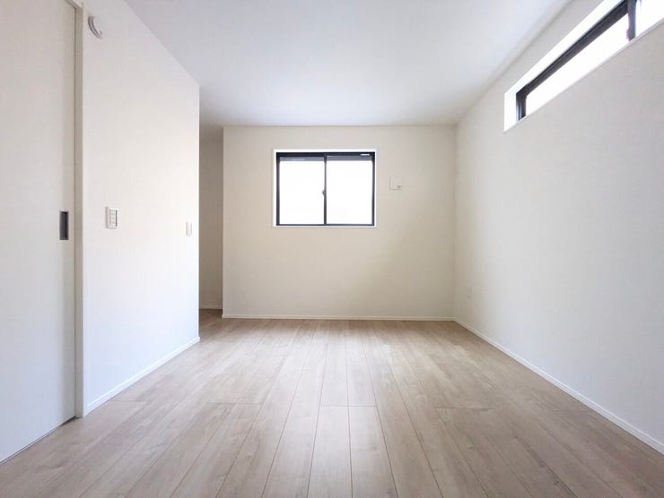 毎日の疲れを癒す主寝室。リラックスできる時間をお過ごしください。