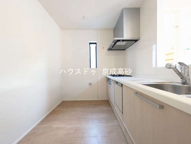 人気の対面式キッチンです!お子様から目を離さずにお料理ができることが最大の利点。お料理中も家族とのコミュニケーションは大切にしたいものですよね♪