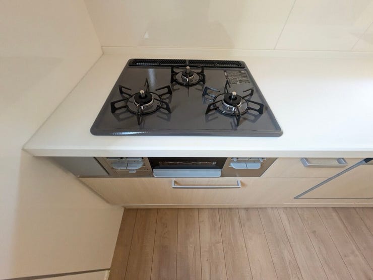 キッチンは3口コンロです。