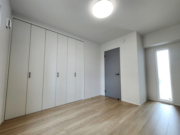 室内(2025年10月)撮影
◎本日案内可能◎
リビングや洋室のフローリングは傷に強い、美しい仕上がり♪