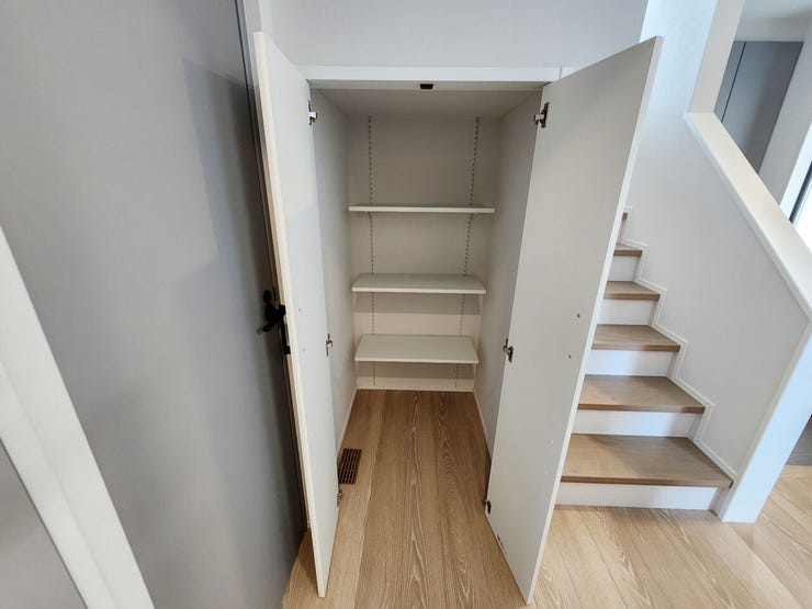 室内(2025年10月)撮影
◎本日案内可能◎
廊下収納には掃除用具などスッキリ収納出来ます♪