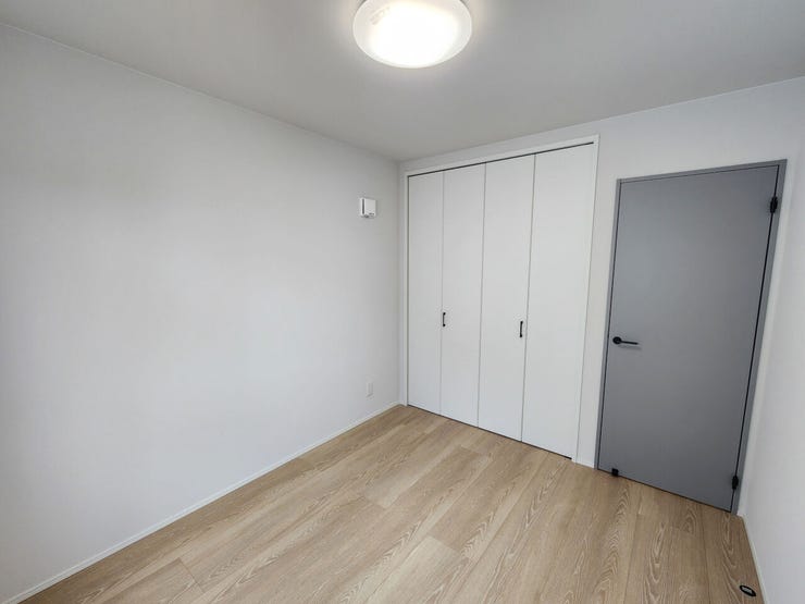 室内(2025年10月)撮影
◎本日案内可能◎
シンプルなデザインの洋室は、様々なインテリアを楽しめます♪