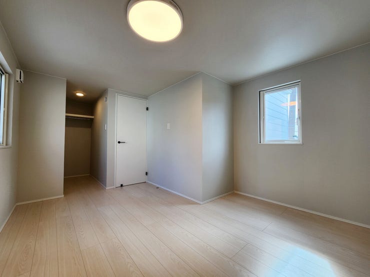 室内(2025年10月)撮影
◎本日案内可能◎
2面採光ですので風通し良好で過ごしやすいお部屋♪