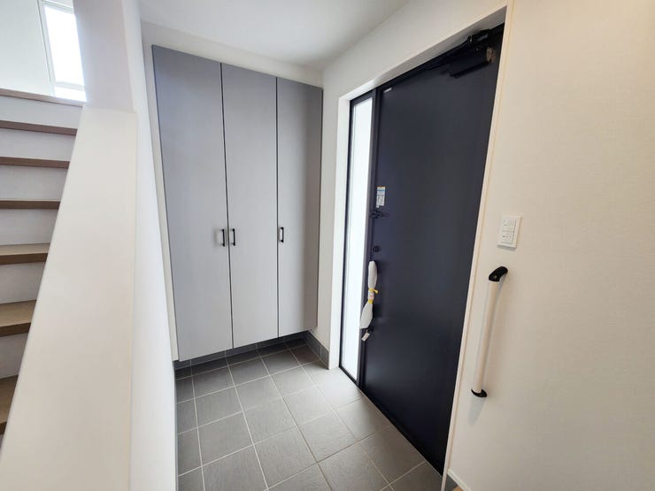 室内(2025年10月)撮影
◎本日案内可能◎
シューズボックス付きの玄関♪家族の靴がまとめてはいる大容量タイプ◎