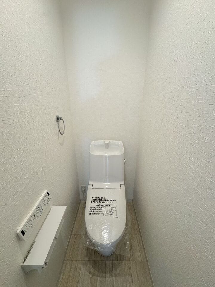 【2Fトイレ】
各階にトイレがあり、慌てず朝の支度ができます。