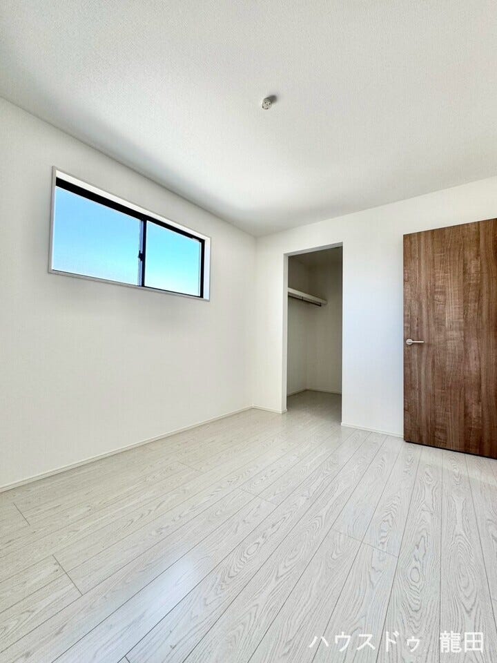 ■□■洋室■□■
洋室6帖・ウォークインクローゼット