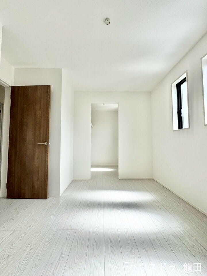 ■□■洋室■□■
洋室6帖・ウォークインクローゼット