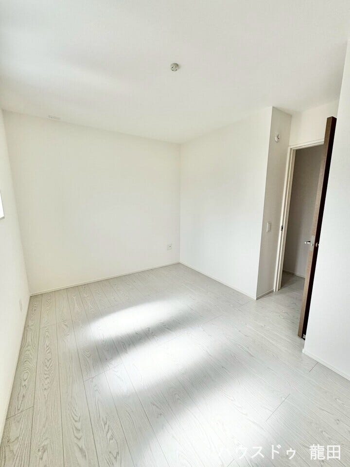 ■□■洋室■□■
洋室6帖・ウォークインクローゼット