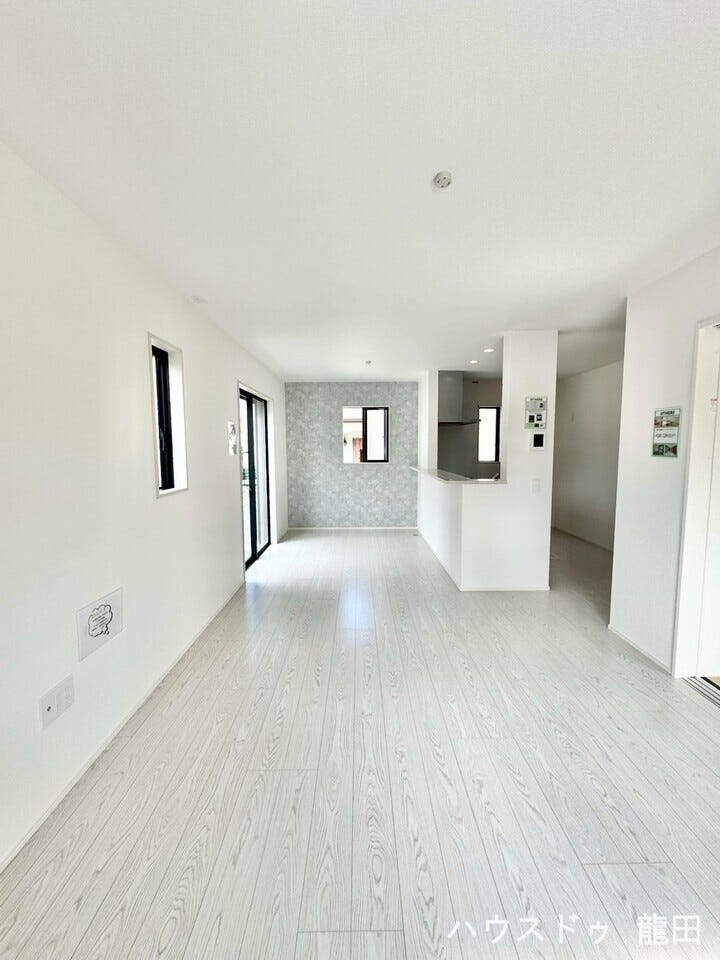 ■□■リビング■□■
リビング17.1帖
白基調の明るいリビングダイニングです