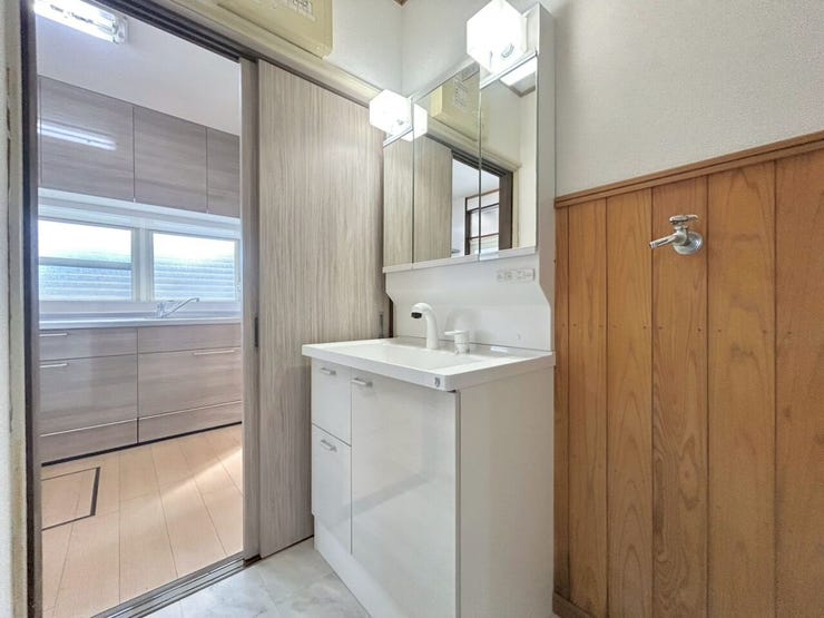 三面鏡で身支度がしやすいです♪