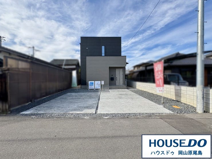 駐車は敷地東側に4台可能となっております!