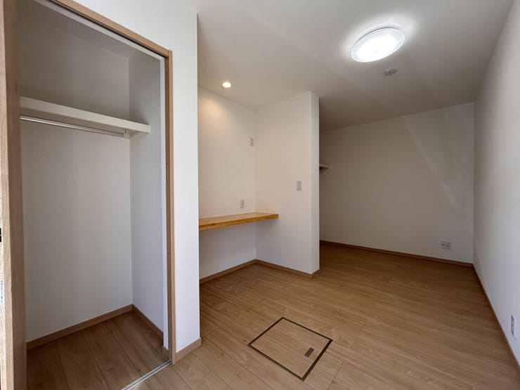 ●南側5帖洋室●