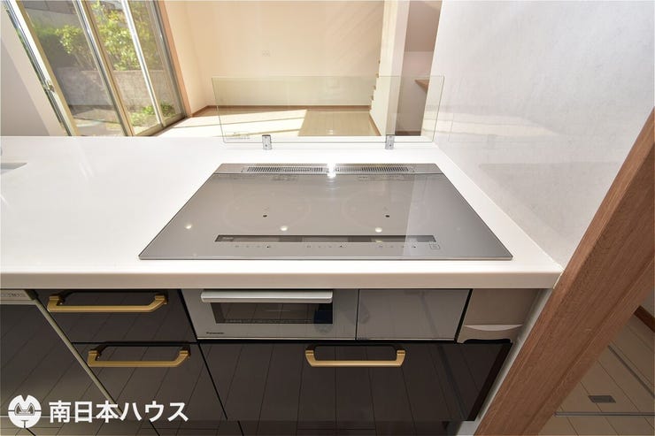 【IHクッキングヒーター】3口のコンロにグリル付き!