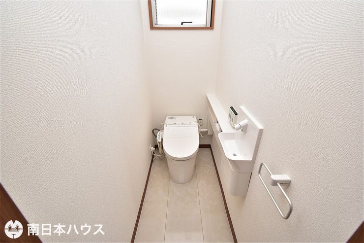 【トイレ】2階トイレ!温水洗浄便座機能付きです♪