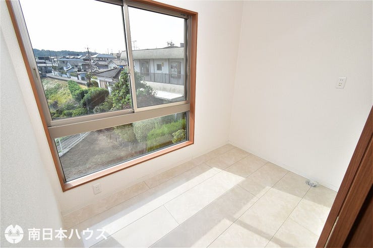 【ランドリー室】2階にある南向きのお部屋です!日当たりがいいのでサンルームにぴったりです♪