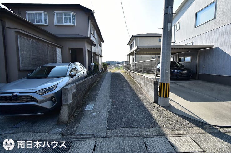 【駐車場】縦列駐車3台停められます♪