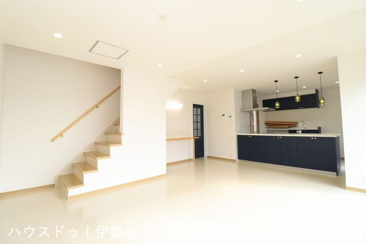 【外観写真】
「他社で住宅ローンに落ちてしまった」「車のローンが残っている」など、住宅ローンでお困りの方はぜひ一度弊社までご相談ください。