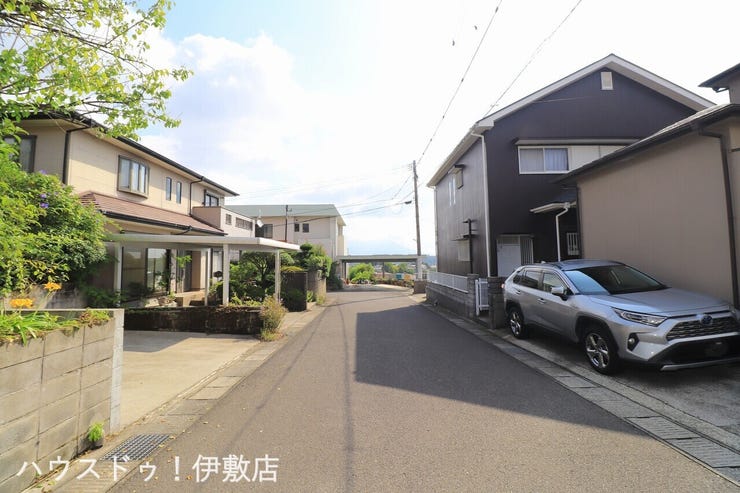 【前面道路】
北側前面道路、東方面
交通量少な目です!