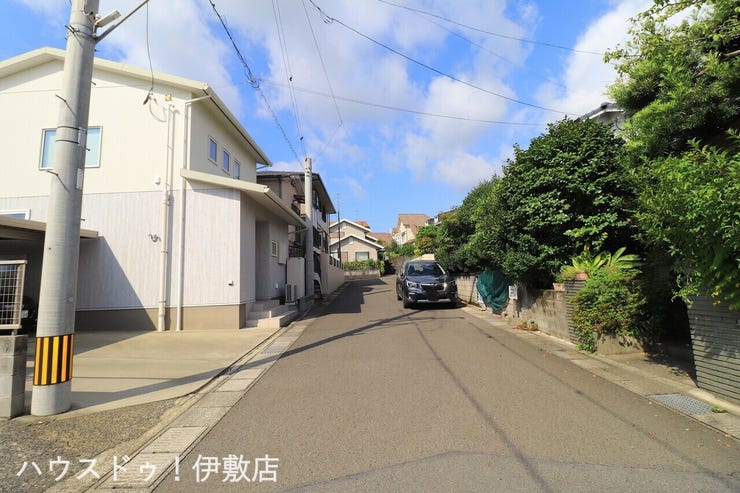 【前面道路】
北側前面道路、西方面
交通量少な目です!