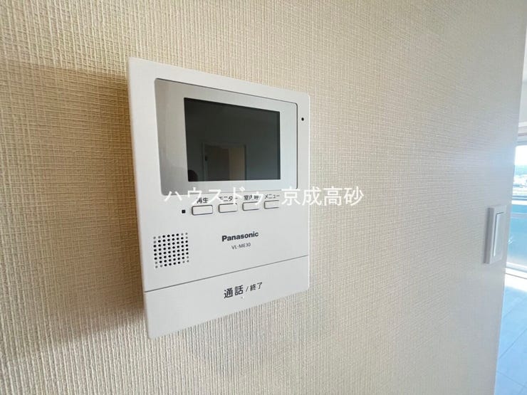 来訪者の確認をして対応出来るTVモニター付インターホン!お子さまのお留守番にも安心ですね!