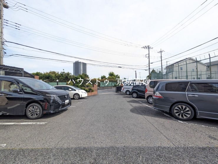 敷地内にある駐車スペースです。空き状況は、お気軽にお問合せください。