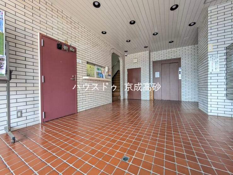 外と内をつなぐエントランスは管理が行き届き、居住者を優しく迎え入れてくれます。