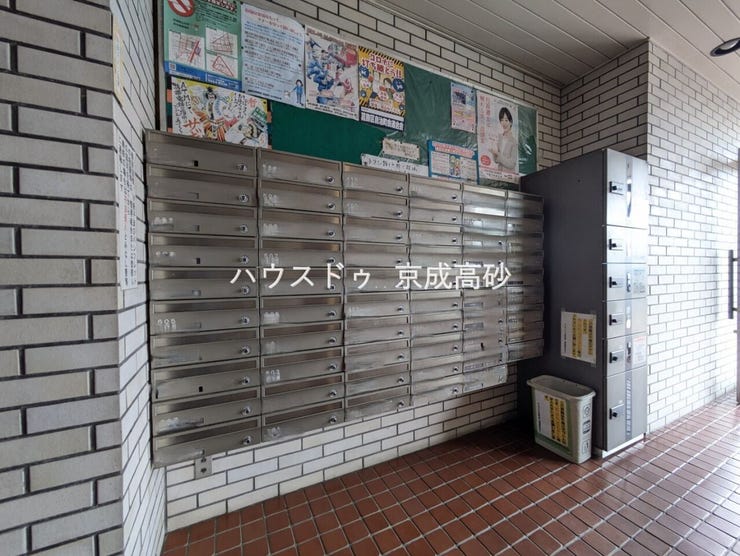 共用部分の集合ポストです。大切なお手紙をお届けします。