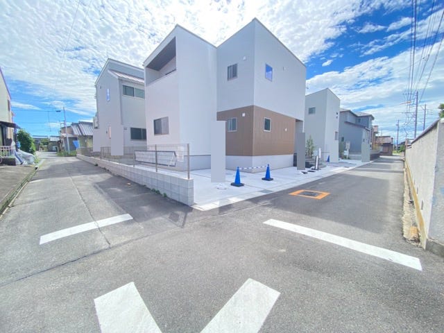 人気の北東角地♪
気になる方は、ご案内させていただきます。
お気軽にお問い合わせください。
お問い合わせは「ハウスドゥ 清須」まで!
名鉄新清洲駅から西へ。十六銀行さんの前です!