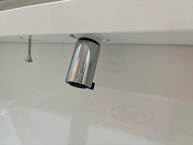 シャワー付洗面化粧台♪洗髪や手洗い洗濯に加え、洗面台のお掃除もしやすくとても便利です♪