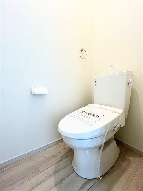 災害時でも安心のタンク付きトイレを採用しました。1階と2階の2か所にトイレを設けています。