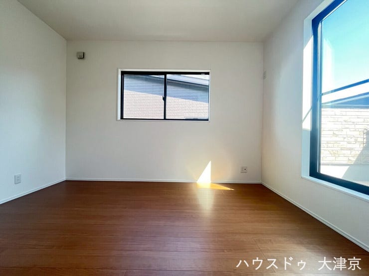 二面採光で明るいお部屋です。