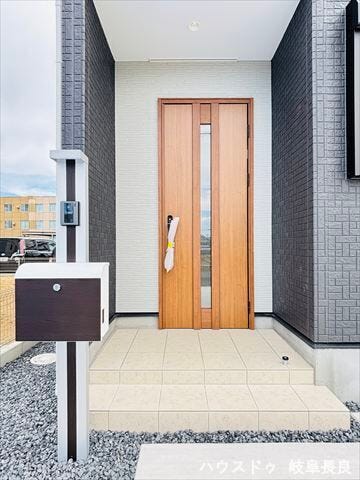 ≪外玄関≫
軒がしっかりとあるので雨の日でも濡れずに傘をさせます◎